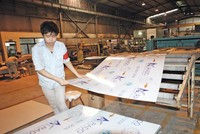 Doanh nghiệp nhỏ rất cần vốn đầu tư, song hiện chủ yếu dựa vào vốn vay ngân hàng. Ảnh: Chí Cường