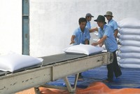 2 doanh nghiệp Việt Nam vừa ký 5 Bản ghi nhớ về hợp tác thương mại gạo với các thương nhân nhập khẩu gạo của Trung Quốc với tổng lượng gạo là 84.000 tấn/năm