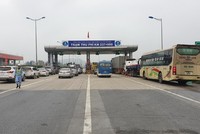 Trong khi chờ khắc phục xong sự cố, hiện công tác thu tiền, bán vé tại Trạm thu phí Km237 tuyến cao tốc Nội Bài – Lào Cai được thực hiện thủ công, vé giấy.