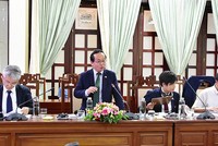 Ông Konaka Tetsuo (đứng), Trưởng đại diện Văn phòng JICA tại Việt Nam đánh giá cao hiệu quả hợp tác giữa hai bên trong thời gian qua