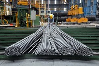 Thép xây dựng thành phẩm được sản xuất tại một nhà máy thép ở Bà Rịa - Vũng Tàu - Ảnh: Đ.H.