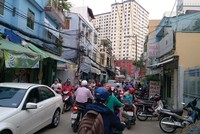 Dự án được quy hoạch sâu trong ngõ nhỏ khiến việc đi lại của người dân rất khó khăn. Ảnh: Việt Dũng 