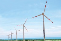 Các dự án điện gió trên bờ có suất đầu tư khoảng 2 triệu USD/MW và cần khoảng 14 năm để hoàn vốn. Ảnh: Lê Toàn