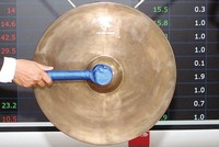 Một công ty in đăng ký giao dịch với giá cổ phiếu cao kỷ lục 411.000 đồng