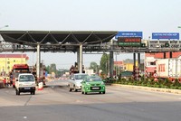 Nhiều nhà đầu tư đã kịp ký phụ lục Hợp đồng BOT triển khai thu phí tự động không dừng trước ngày 5/7 theo yêu cầu của Bộ GTVT.