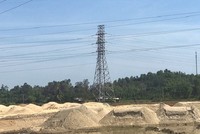 Trạm biến áp 500 kV Dốc Sỏi đang đóng cọc tre xử lý nền 
