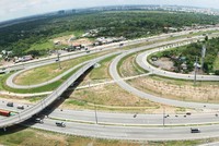 Hạ tầng được hoàn thiện, 
hiện đại là tiêu chí hàng đầu tạo đà phát triển bất động sản. Ảnh: Lê Toàn 