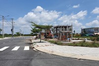 Dự án Khu công nghiệp Đức Hòa III - Hồng Đạt dù chưa được chấp thuận cho phát triển dự án bất động sản thương mại, nhưng đã được chủ đầu tư làm hạ tầng và bán từ năm 2016.  Ảnh: Gia Huy