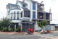 Toàn bộ các căn nhà tại Khu dân cư Tăng Phú đều chưa có số nhà và sổ hồng