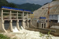 EVN cho hay, dù mùa lũ đã đến nhưng các hồ thuỷ điện vẫn thiếu nước nghiêm trọng ảnh hưởng đến sản xuất điện.