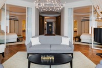 Paris Court: Huy hoàng ngày cũ