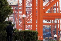 Khu vực bốc dỡ hàng hóa tại cảng ở Tokyo, Nhật Bản (Nguồn: Reuters)