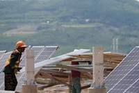 Việt Nam đang đẩy mạnh phát triển năng lượng tái tạo để đáp ứng nhu cầu điện ngày càng tăng cao. Ảnh: Đức Thanh