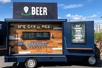 Bên trong xe tải bia có 7 vòi chứa đủ các loại bia thủ công và dụng cụ nấu ăn.