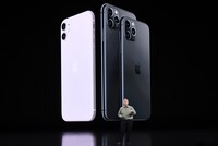 Bộ ba iPhone 11, iPhone 11 Pro và iPhone 11 Pro Max chính thức ra mắt hôm 10/9. Ảnh: Bloomberg.