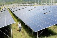 Bộ Công Thương đề xuất giá điện mặt trời mới sẽ thống nhất trên tất cả vùng, thay vì chia theo nhiều vùng bức xạ như trước đây.