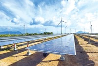 Thống kê thực tế vận hành điện mặt trời trên toàn hệ thống điện cũng cho thấy, hiện tại, sản lượng điện mặt trời có ngày đã sụt xuống còn 17 triệu kWh do miền Nam đã bước vào mùa mưa.