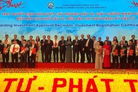 25 nhà đầu tư nhận quyết định chủ trương đầu tư, đăng ký đầu tư tại Hội nghị với sự chứng kiến của Thủ tướng Nguyễn Xuân Phúc và lãnh đạo các Bộ, ngành.