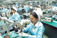 Sau 3 quý, đà tăng trưởng dương trong thu hút đầu tư nước ngoài của Việt Nam đã quay trở lại. Trong ảnh: Nhà máy của Fujitsu tại Việt Nam.    Ảnh: Đức Thanh