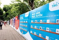 Nhiều trang mua sắm trực tuyến xuất hiện khiến cạnh tranh trong ngành bán lẻ thêm khốc liệt. Ảnh: Đức Thanh