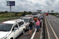 Ùn tắc giao thông trên cao tốc TP.HCM - Trung Lương. Ảnh: A.M