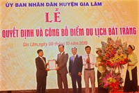 Xã Bát Tràng đón nhận quyết định là “điểm du lịch” của Thành phố