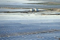 Việc nhiều nhà máy điện mặt trời đi vào vận hành trong một thời gian ngắn đã gây quá tải cho hệ thống lưới điện. Ảnh: Đức Thanh