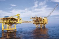 Theo đánh giá về Dự án Phát triển mỏ khí Cá Voi Xanh, tiến độ có dòng khí đầu tiên đang chậm khoảng 6 tháng so với kế hoạch đề ra.