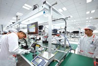 SK Group đã trở thành đối tác chiến lược của Vingroup sau thương vụ mua cổ phần. Trong ảnh: Nhà máy của VinSmart thuộc Tập đoàn Vingroup. Ảnh: Hoàng Anh