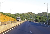 Với sự hình thành của nhiều tập đoàn kinh tế lớn có tiềm lực vốn, công nghệ, năng lực, phương thức PPP trong giao thông đường bộ đã đạt được kết quả tốt. Trong ảnh: Một đoạn trong Dự án Hầm đường bộ Đèo Cả của Công ty cổ phần Đầu tư Đèo Cả. Ảnh: Đức Thanh