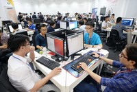 Sóng đầu tư dồn vào công nghệ.