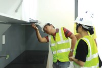 Khách hàng thăm quan nhà thực tế dự án Phú Đông Premier 