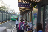 Trạm trung chuyển xe buýt trên đường Hàm Nghi