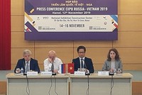 Đại diện Ban tổ chức Triển lãm quốc tế Việt - Nga phát biểu tại họp báo.