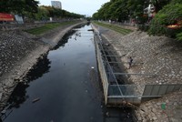 Hà Nội đang lấy ý kiến các chuyên gia về đề án bơm nước sông Hồng bổ cập nước hồ Tây và cải thiện sông Tô Lịch - một ý tưởng có từ gần 40 năm trước