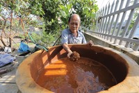 Tại miền Trung, nhiều hộ dân chưa có nước sạch để phục vụ cho nhu cầu sinh hoạt thường ngày