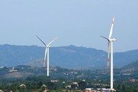 Việt Nam đã ban hành và thực hiện nhiều chính sách khuyến khích phát triển năng lượng tái tạo.