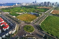 Thủ tướng đã yêu cầu đẩy mạnh giải ngân vốn đầu tư công, làm sao đạt mức cao nhất trong tháng 12 này. Trong ảnh: Đường Nguyễn Văn Huyên (Hà Nội) kéo dài vừa được đưa vào sử dụng. Ảnh: Đức Thanh