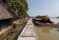 Dự án Gia cố bờ kè sông Đồng Nai triển khai kéo dài nên chậm giải ngân vốn. Ảnh H. Giang