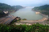 Hồ thuỷ điện thiếu nước, chọn cấp nước cho vụ Đông Xuân hay cấp nước cho sinh hoạt của dân?