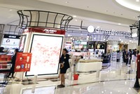 Thị trường mỹ phẩm của Việt Nam hầu như đã được “nhường” cho các ông lớn nước ngoài chiếm lĩnh. Ảnh: Đức Thanh