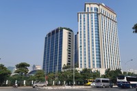 Các khách sạn, chung cư cao tầng gần khu vực đường đua sẽ là điểm quan sát giải F1 tuyệt vời. Ảnh: Thành Nguyễn