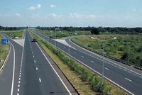 Dự án PPP cao tốc Bắc - Nam đoạn Nha Trang - Cam Lâm có số lượng nhà đầu tư mua HSMST và nộp HSDST lớn nhất (23/9).