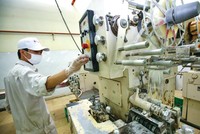 Nỗ lực cải thiện môi trường kinh doanh của Chính phủ cần trả lời được câu hỏi, doanh nghiệp được hưởng lợi những gì, cắt giảm được bao nhiêu chi phí. Ảnh: Đức Thanh