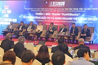 Ông Vũ Tiến Lộc (thứ tư từ phải sang) cho rằng, quy mô nền kinh tế tăng nhanh nhưng sức khoẻ doanh nghiệp trong nền kinh tế có vấn đề.