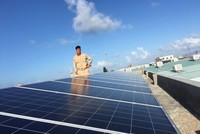 Bộ Công thương đề xuất mức giá mua điện mặt trời cho các dự án nối lưới là 7,09 UScents/kWh, giá điện mặt trời áp mái là 8,38 UScents/kWh và điện mặt trời nổi là 7,69 UScents/kWh.