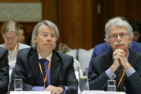 Ông Fred Burke (trái) - Trưởng Nhóm công tác đầu tư và thương mại Diễn đàn Doanh nghiệp Việt Nam 2019. Ảnh: Đức Thanh