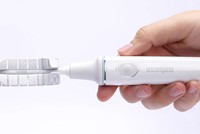 Bàn chải điện đánh cả hàm răng cùng lúc