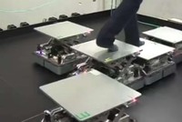 Robot tạo vòng lặp bước đi vô hạn cho người dùng trải nghiệm thực tế ảo