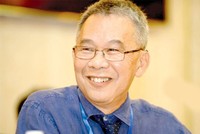 GS. Lê Văn Cường, Giám đốc nghiên cứu danh dự tại Trung tâm Quốc gia Nghiên cứu khoa học Pháp.